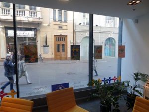 Galeria plakatów konkursowych w Centrum Informacyjnym Komisji Europejskiej w Wilnie