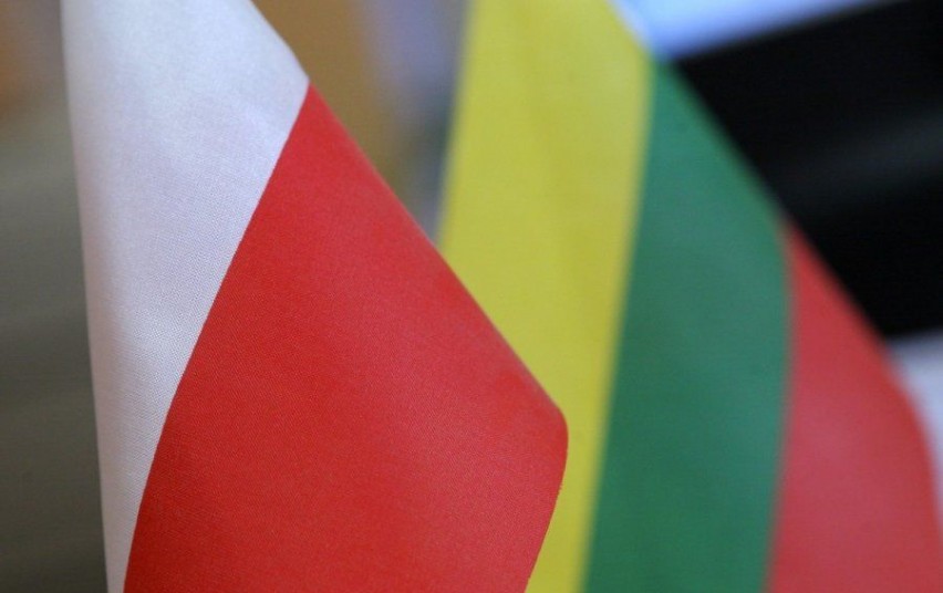 11 listopada – świetna okazja do wywieszenia flagi Litwy i Polski
