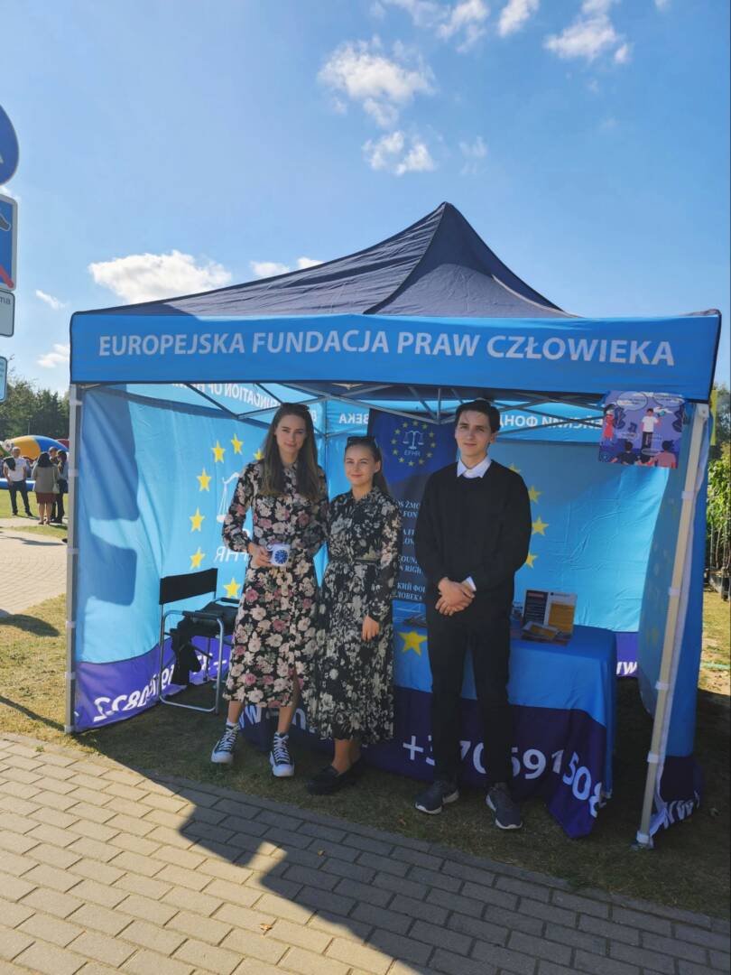 Prezentacja kampanii EFHR „Mam prawo do oryginalnej pisowni imion i nazwisk” na obchodach dożynkowych w Solecznikach